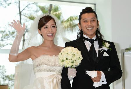 小森純が2度目の結婚式 人前でのキスは照れるよ リアルライブ