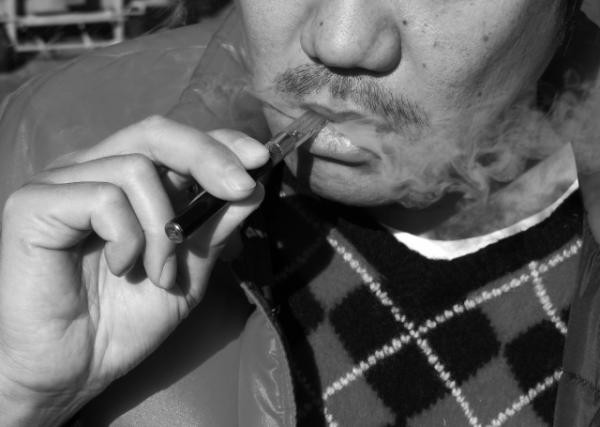 若者に大流行 電子タバコ で吸える 麻薬リキッド の恐怖 Iphoneで大麻吸引 リアルライブ